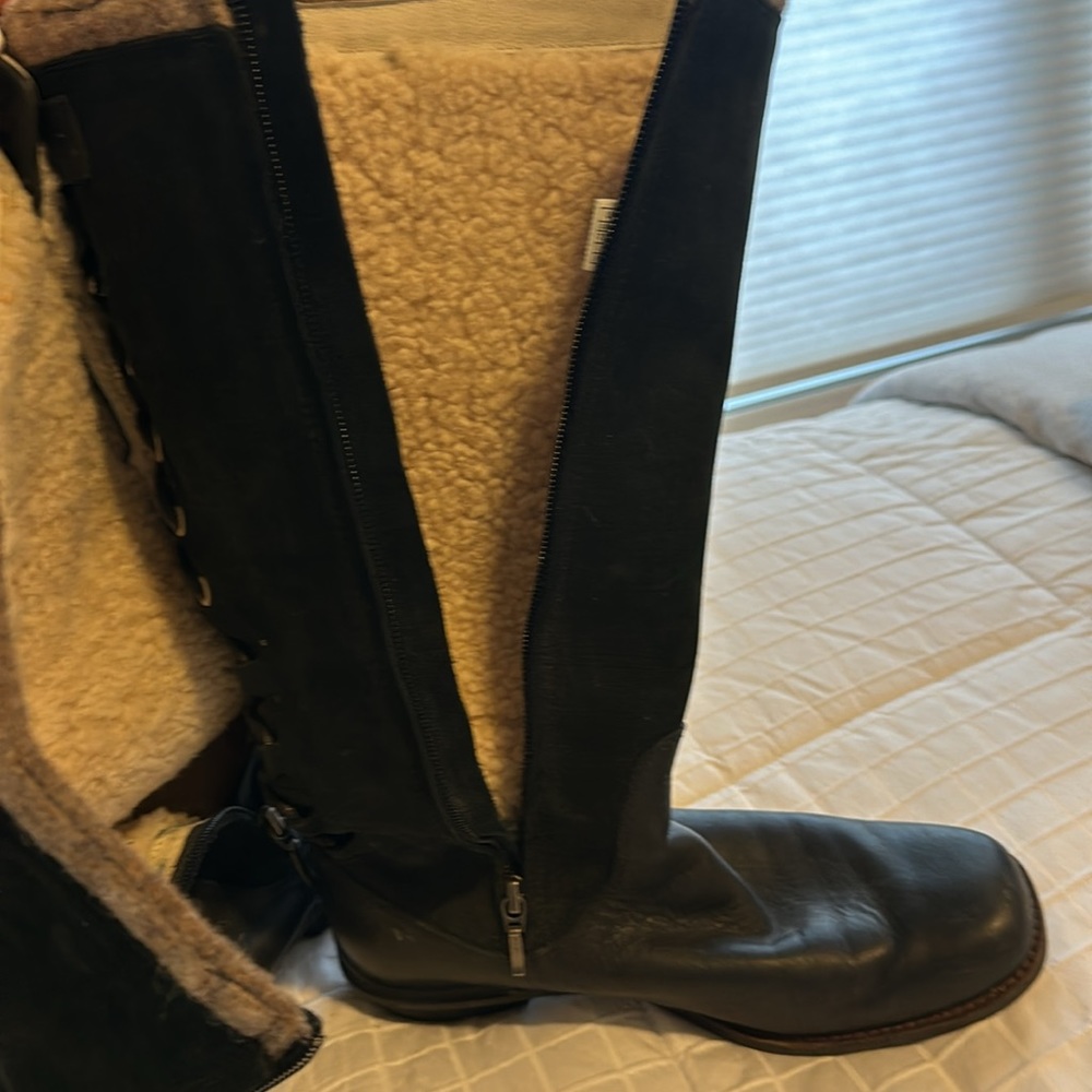 Authentic Leather & Sheep Skin Suede Uggs